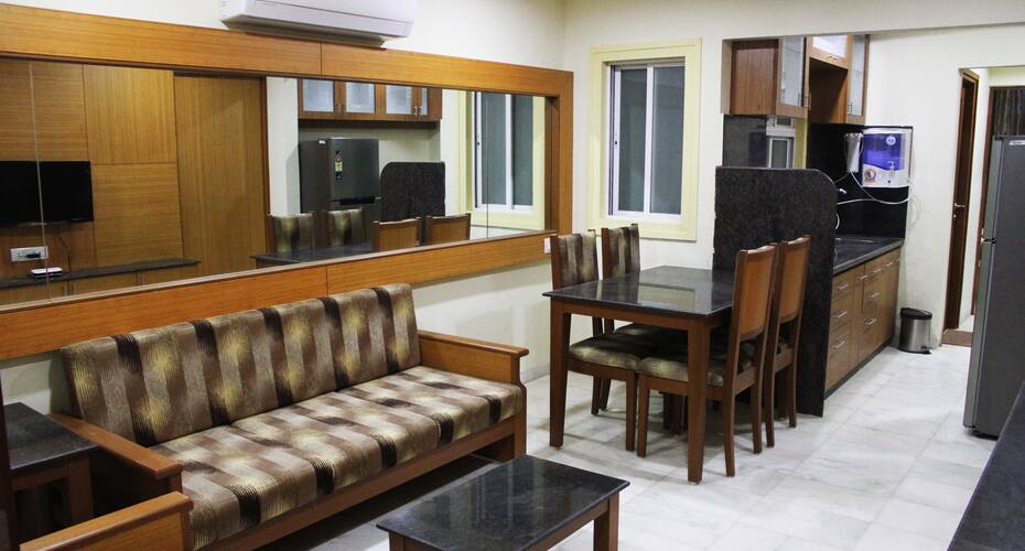White House Service Apartmtent 1, Vadodara 4